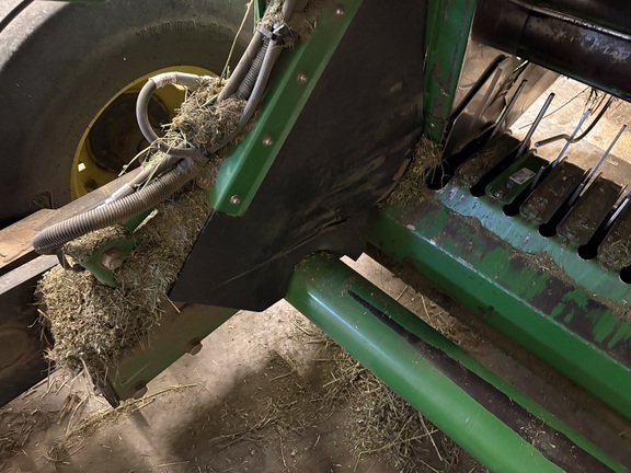 2012 John Deere 568 Baler/Round