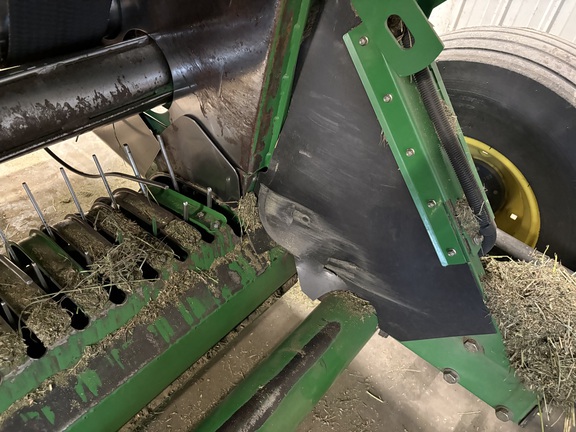 2012 John Deere 568 Baler/Round