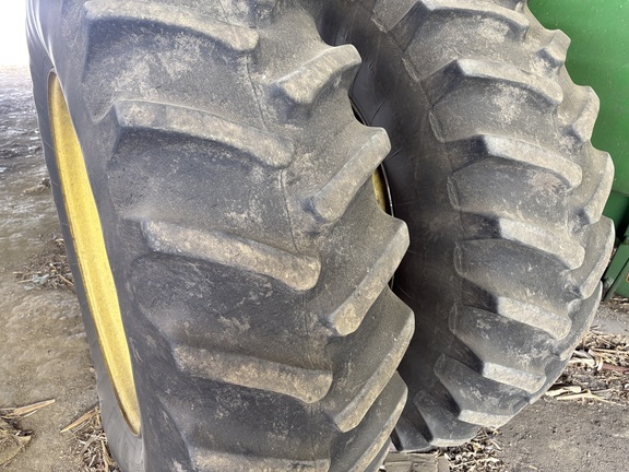 2012 John Deere S670 Combine