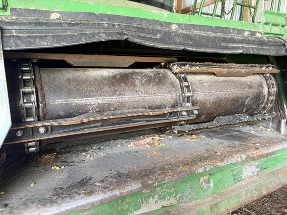 2012 John Deere S670 Combine