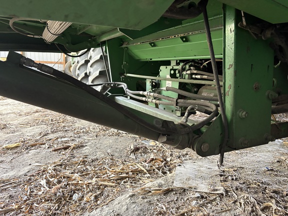 2012 John Deere S670 Combine