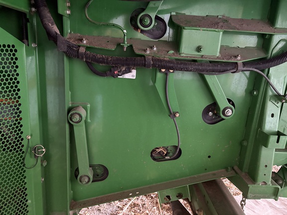 2012 John Deere S670 Combine