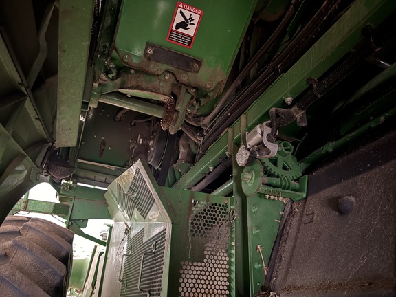 2012 John Deere S670 Combine