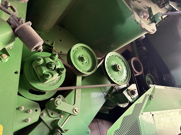2012 John Deere S670 Combine