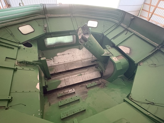 2012 John Deere S670 Combine