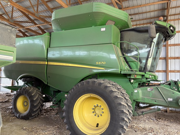 2012 John Deere S670 Combine