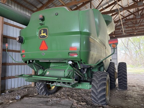 2012 John Deere S670 Combine