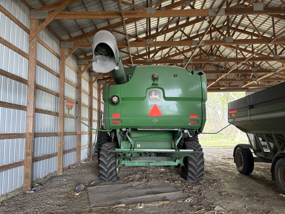 2012 John Deere S670 Combine
