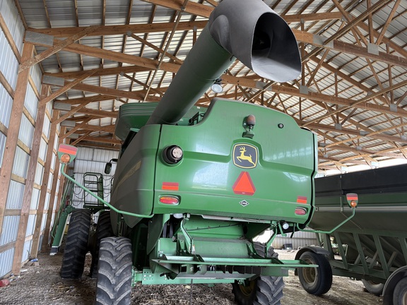 2012 John Deere S670 Combine