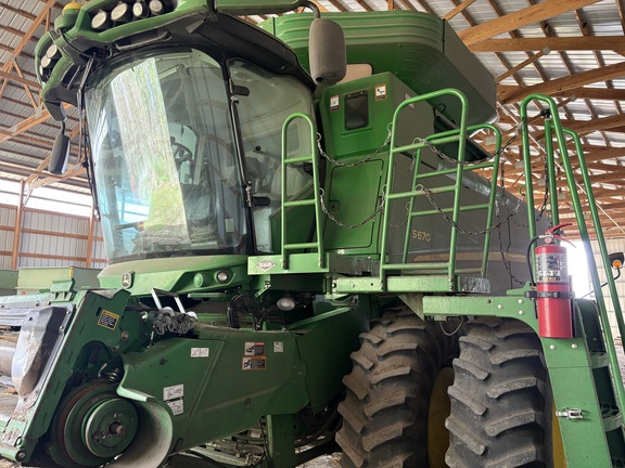 2012 John Deere S670 Combine