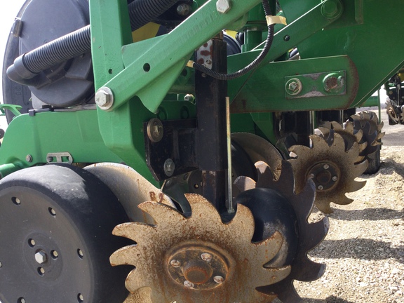 2013 John Deere 1770NT CCS Planter