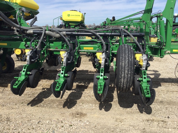 2013 John Deere 1770NT CCS Planter