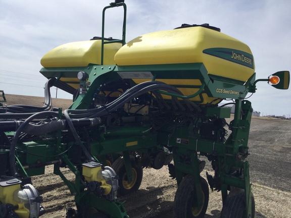 2013 John Deere 1770NT CCS Planter