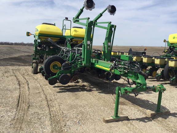 2013 John Deere 1770NT CCS Planter