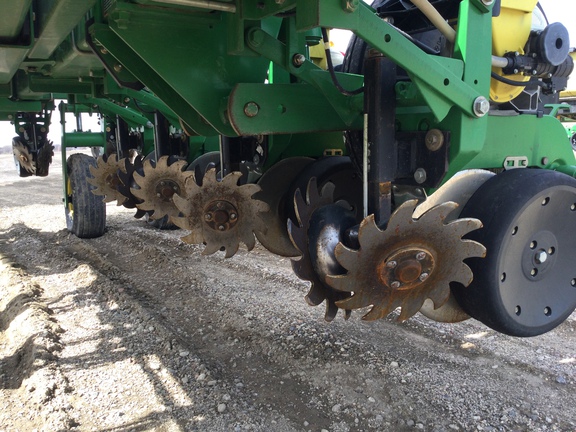 2013 John Deere 1770NT CCS Planter