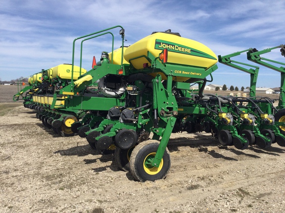 2013 John Deere 1770NT CCS Planter