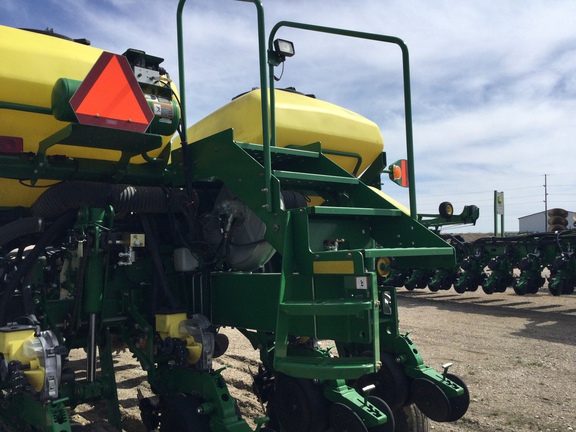 2013 John Deere 1770NT CCS Planter