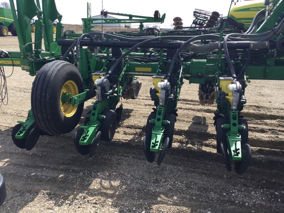 2013 John Deere 1770NT CCS Planter