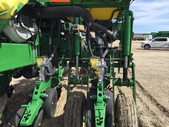 2013 John Deere 1770NT CCS Planter