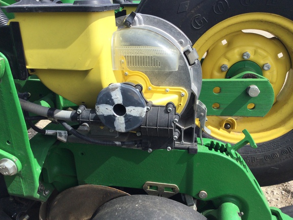 2013 John Deere 1770NT CCS Planter