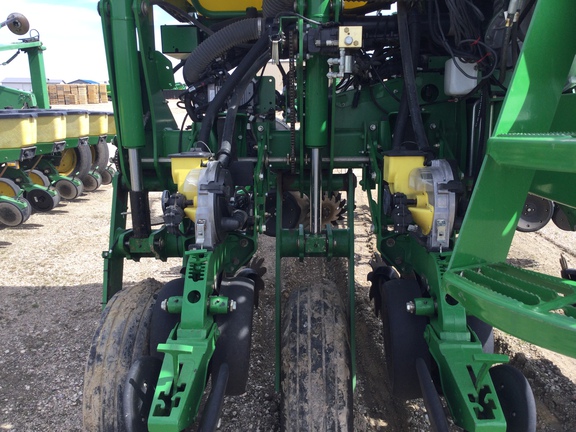 2013 John Deere 1770NT CCS Planter