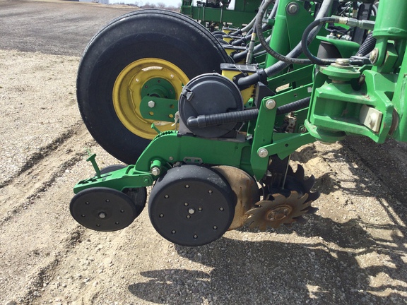 2013 John Deere 1770NT CCS Planter