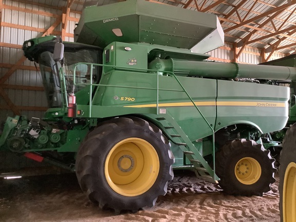 2022 John Deere S790 Combine