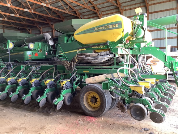 2015 John Deere DB90 Planter