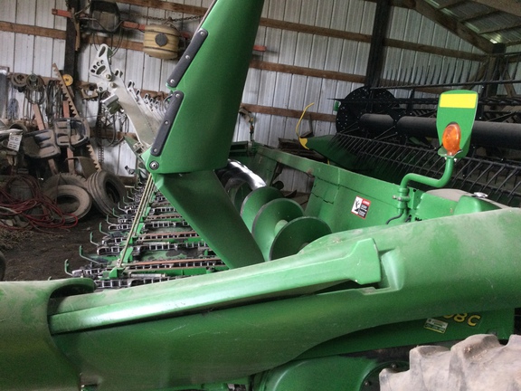 2010 John Deere 608C Header Corn Head