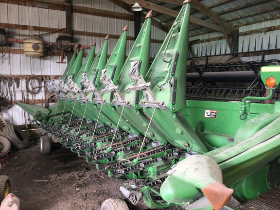 2010 John Deere 608C Header Corn Head