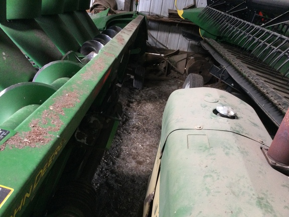 2010 John Deere 608C Header Corn Head