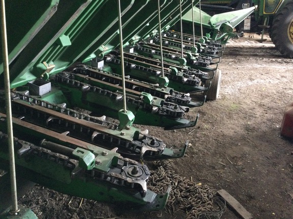 2010 John Deere 608C Header Corn Head