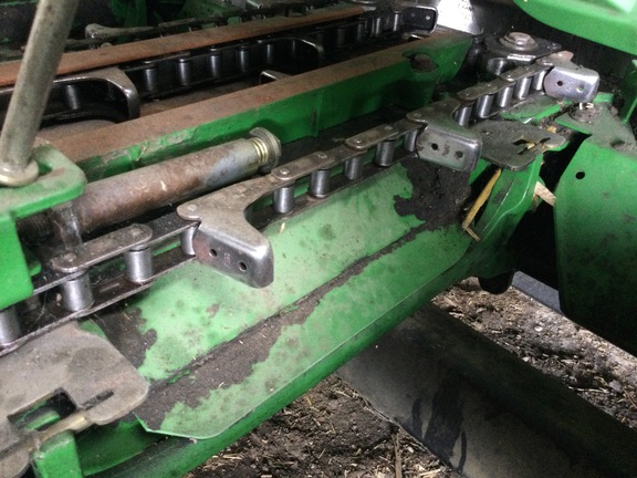 2010 John Deere 608C Header Corn Head