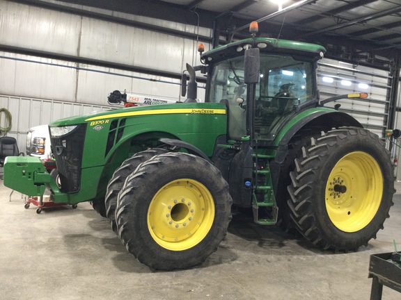 2019 John Deere 8370R Tractor