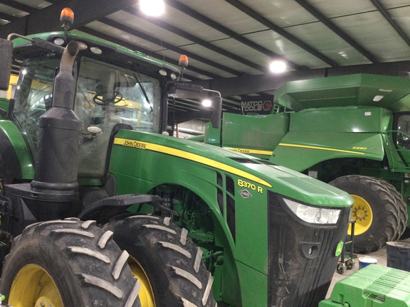 2019 John Deere 8370R Tractor