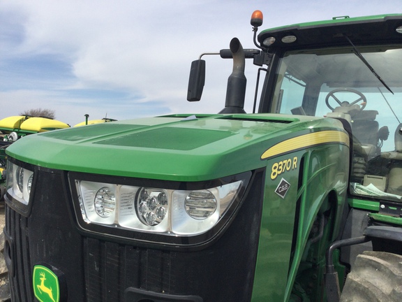 2019 John Deere 8370R Tractor