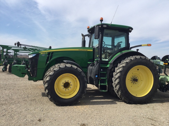 2019 John Deere 8370R Tractor