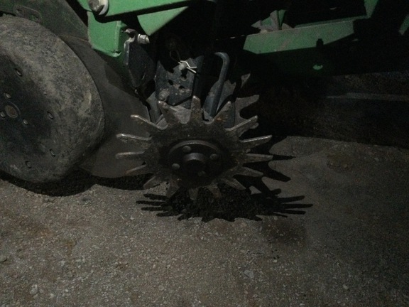 2002 John Deere 1760 Planter