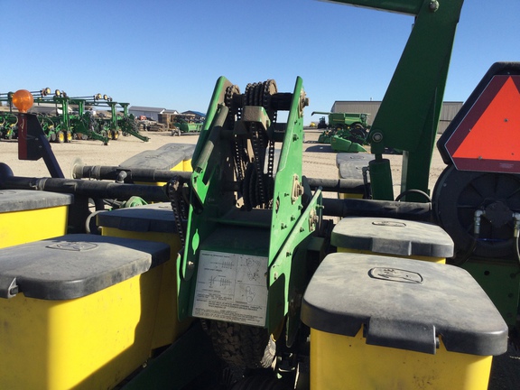 2002 John Deere 1760 Planter