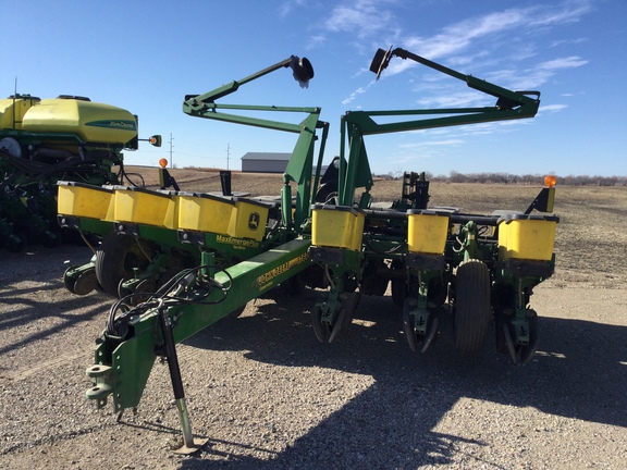 2002 John Deere 1760 Planter