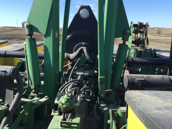 2002 John Deere 1760 Planter