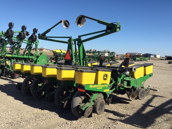 2002 John Deere 1760 Planter