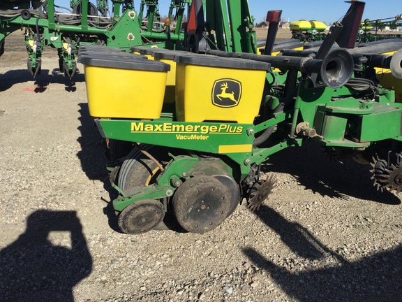 2002 John Deere 1760 Planter