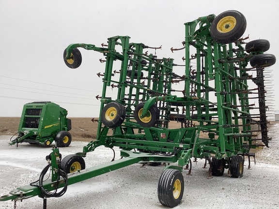 2014 John Deere 2210 Field Cultivator