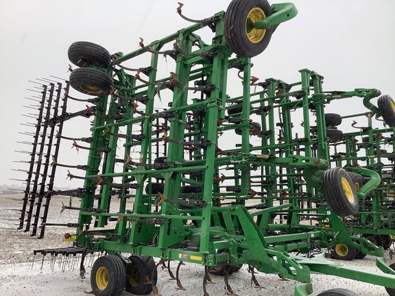 2014 John Deere 2210 Field Cultivator