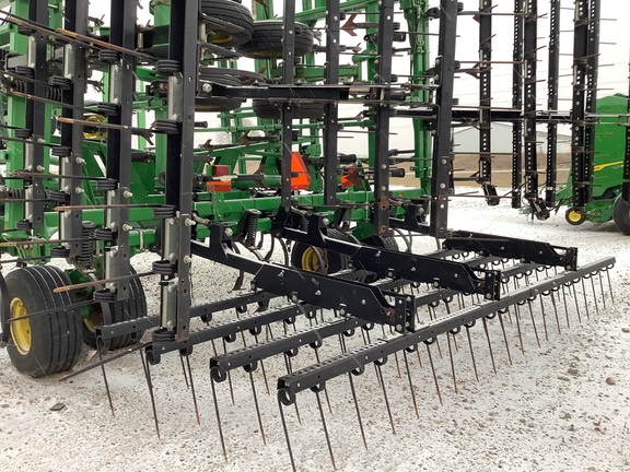 2014 John Deere 2210 Field Cultivator