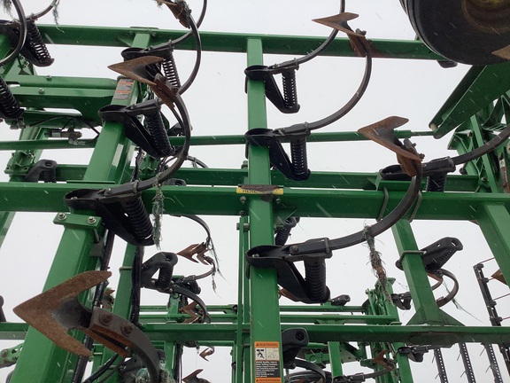 2014 John Deere 2210 Field Cultivator