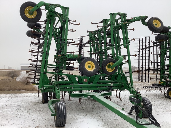 2014 John Deere 2210 Field Cultivator