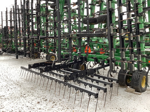 2014 John Deere 2210 Field Cultivator