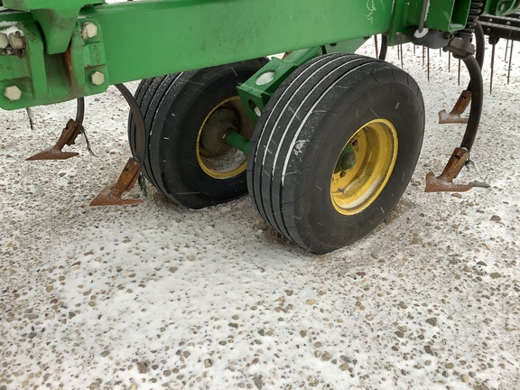 2014 John Deere 2210 Field Cultivator